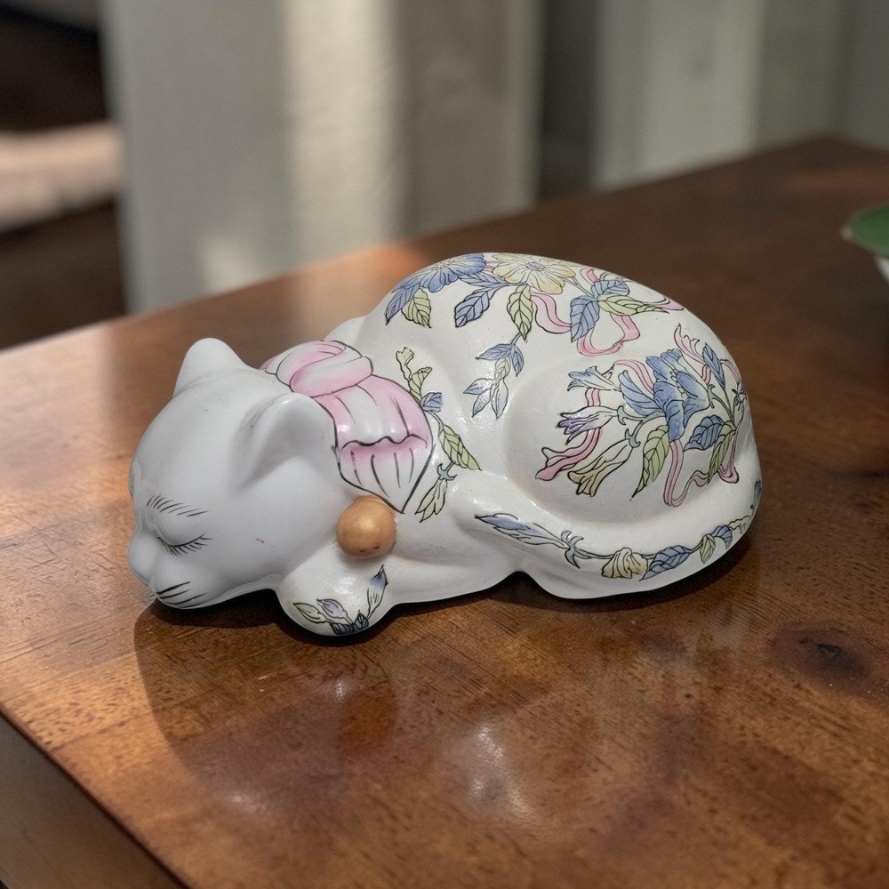 Large Vintage Kutani‎ Sleeping Floral Cat White & Blue Porcelain Figurine